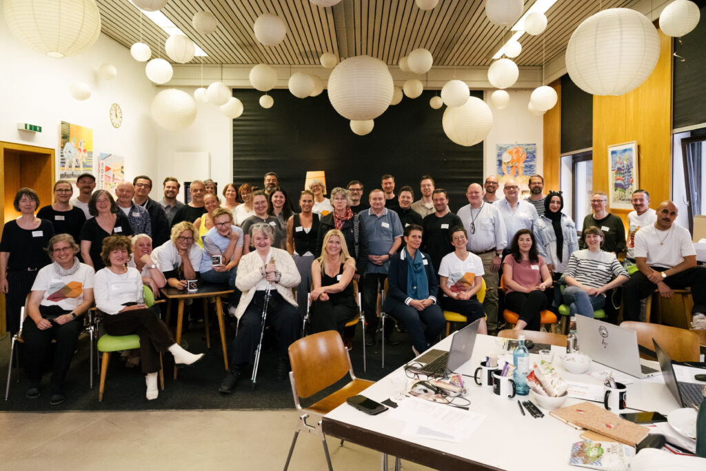 Gruppenbild mit über 40 Teilnehmenden