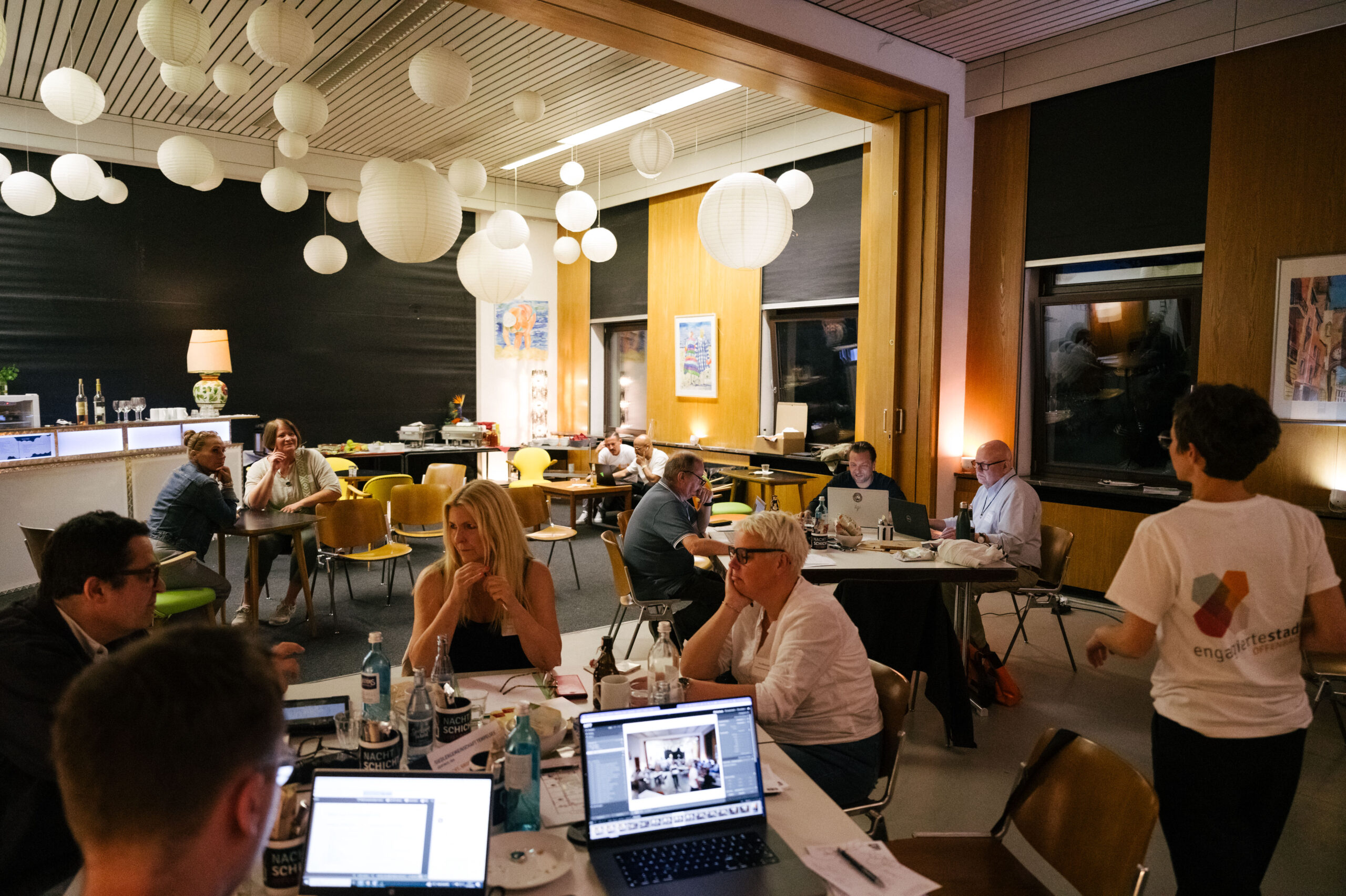 Konzentriert bei der Arbeit